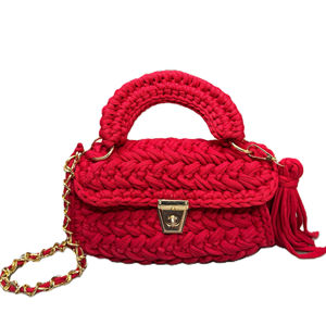 Sac à main rouge en crochet fait main pour femmes |   Sac bandoulière rouge de créateur avec chaîne et cadenas |   Sac à main élégant fait main pour les soirées - Product Image 1