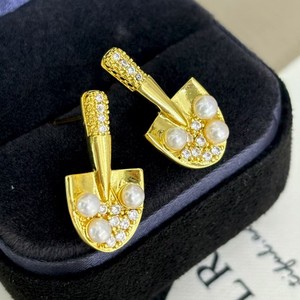 Boucles d'oreilles créatives en forme de mini pelle en or avec perle d'eau douce et cristal, anti-allergiques, tendance, uniques, perle d'eau douce, pelle en or - Product Image 5