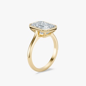 Anillo de Compromiso de Lujo en Oro de 14 Quilates con Diamante Corte Esmeralda y Engaste de Garras para Boda y Fiesta, Joyería Fina Moderna y Minimalista - Product Image 2