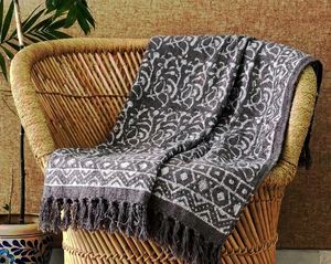 Manta de Algodón Orgánico Premium Hecha a Mano con Borlas, Ecológica, Ligera, Tejida, Diseño Moderno para Viajes en Todas las Estaciones - Product Image 1