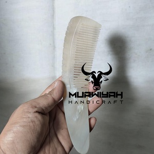 Peine de Cuerno de Buey Ecológico de Alta Calidad, Diseño de Peine de Lujo Pulido para Peinado en Casa y Salón, Tamaño y Forma Personalizables - Product Image 6