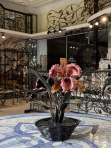 Elegant <b>Cast</b> <b>Iron</b> Flower Sculpture Nature Inspired Durable Painted Finish Hollow Design Decorative <b>Ornament</b> for Home <b>Garden</b> - Product Image 6