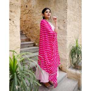 Magnifique ensemble de costume en mousseline de soie rose glycine - Taille XS - Product Image 3