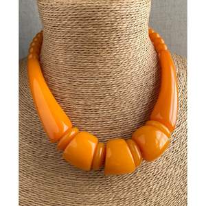 Collier en résine et bois de qualité supérieure, accessoires de mode contemporains en cristal - Product Image 6