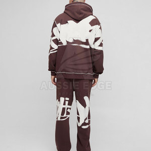 Conjunto Deportivo para Hombre, Sudadera con Capucha Marrón, Manga Larga, Corte Holgado, Pantalones de Algodón con Estampado Blanco y Cordón Ajustable - Product Image 4