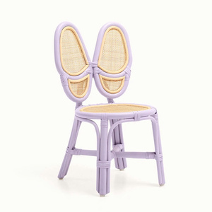 Chaise enfant en rotin papillon violet, chaise en osier pour chambre d'enfant, siège pour tout-petit, meubles en rotin faits à la main, décoration - Product Image 1