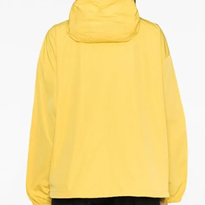 เสื้อแจ็คเก็ตกันลมกันน้ำสีเหลืองไซส์พลัส รุ่น Cecile พร้อมฮู้ด ซิปสองทาง ปลายแขนยางยืด ปรับชายเสื้อได้  พร้อมป้ายโลโก้ลายเซ็น - Product Image 3