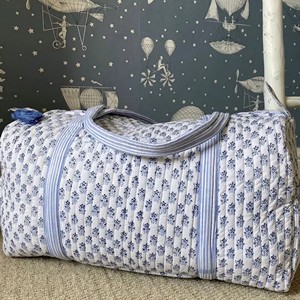 Bolsa de Viaje de Fin de Semana Acolchada de Algodón Hecha a Mano, Bolsa de Lona de Gran Capacidad con Estampado de Bloques, Bolsa de Mano Duradera para Mujer - Product Image 3