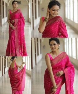 Sari de Seda Rosa con Puntos Dorados, Traje Tradicional Indio para Bodas, para Mujer, Largo hasta el Suelo, Corte Regular - Product Image 5