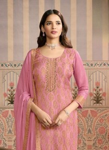 Salwar Kameez semi-cousu en viscose Lotus Simmer avec broderie jacquard, style moderne pour fêtes, mariages et Diwali - Product Image 5