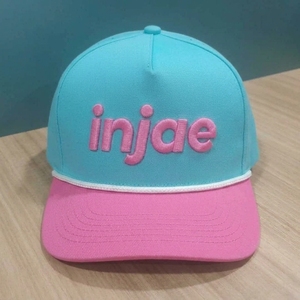 Gorras de Golf de 5 Paneles con Bordado 3D Personalizado OEM, Perforadas con Corte Láser, Visera Precurvada, Estructuradas, ODM, MOQ Bajo, de Fábrica - Product Image 1