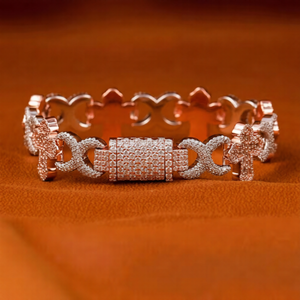 Bracelet de luxe en moissanite trèfle, finition or rose, design floral glacé, bijou élégant et étincelant, cadeau pour femme - Product Image 5