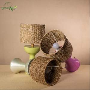 Lámpara de Mesa Moderna Minimalista Hecha a Mano con Bambú Natural Ecológico - Ligera y Fácil de Instalar - Product Image 1