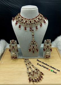 Parure de bijoux de luxe vintage en alliage plaqué rhodium avec strass en cristal : collier ras-du-cou, boucles d'oreilles, Maang Tikka, bague et bracelet – Dernière conception - Product Image 2