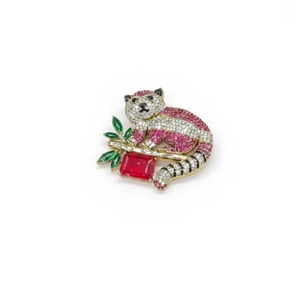 Broche Panda Royal 12242 en laiton avec zircone cubique, motif animal et fleur, bijou de décoration pour vêtements, chapeaux, sacs à dos, pour fêtes et mariages - Product Image 3