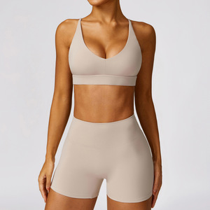 Ensemble deux pièces pour femme, haut court à manches courtes et short de sport élastique, tenue de sport pour la course à pied et la remise en forme - Product Image 5