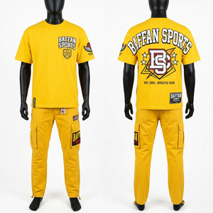 Conjunto de camiseta de algodón premium de 180 GSM y pantalones cargo, estampado en serigrafía amarillo brillante, logotipo personalizado, estilo streetwear, conjunto de 2 piezas para hombre - Product Image 4