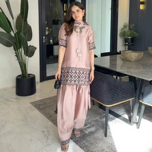 Conjunto de traje Farshi Salwar para mujer, de seda crepé natural pura, para fiesta, con bordado de múltiples agujas y efecto arrugado. - Product Image 1