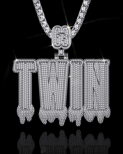 Pendentif lettre style Dripping design personnalisé Pendentif style designer tendance en argent sterling avec moissanites de qualité VVS - Product Image 1