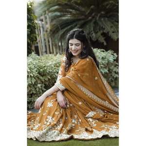 Traje Anarkali de Diseñador con Pantalón y Dupatta, Nuevo Estilo Elegante para Bodas, Hecho de Poliéster - Product Image 3