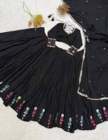 Magnifique ensemble Lehenga Choli en soie IndoWeaves avec broderie miroir, style traditionnel indien Gujarati, spécial Navratri Garba