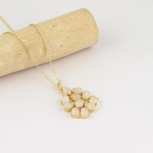 สร้อยคอจี้รูปหยดน้ำประดับมูนสโตนสีรุ้ง ชุบทองเหลือง สายปรับได้ เหมาะสำหรับใส่ทุกวัน - Product Image 4