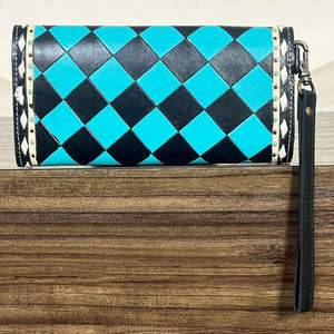 Cartera de Muñeca de Cuero Genuino Estilo Western para Mujer, Hecha a Mano, con Solapa de Cuero a Cuadros y Ranuras para Tarjetas y Efectivo - Product Image 5