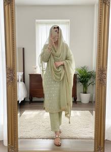 Ensemble Kurti en soie GMY de luxe pour soirée, avec broderie lourde de sequins et dupatta élégant - Product Image 3