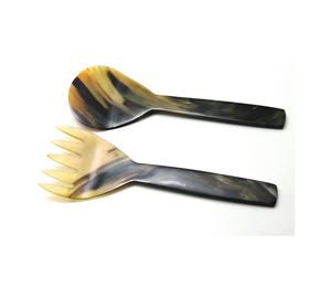 Ensemble de 2 cuillères à salade en corne, design dernier cri, fabriquées à la main à partir de corne de buffle naturelle, à prix raisonnable. - Product Image 1