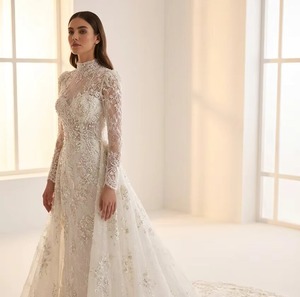 ชุดแต่งงานลูกไม้หรูหราประดับด้วยลายฉลุ แขนยาว พร้อมชายกระโปรงยาว ผู้ผลิตแบบ OEM - Product Image 1