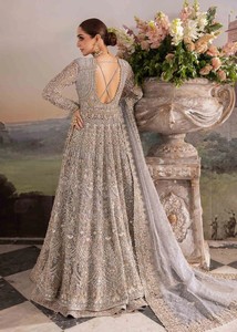 Robe de mariée grise en dentelle, coupe trapèze, longueur ras du sol, broderie main, manches longues, col montant, ornée de cristaux, traîne balayante - Product Image 4