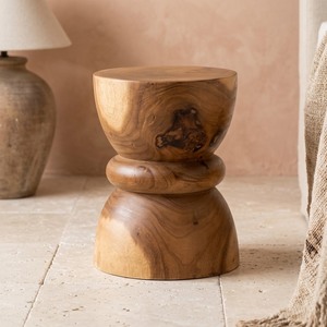 Table d'appoint en bois massif pour projets hôteliers de luxe, tabouret latéral sablier pour salons de complexes hôteliers, mobilier commercial - Product Image 3