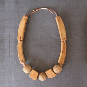 Collier pendentif en bois pour femme, artisanal et luxueux, exquis artisanat en bambou et en bois - Product Image 3