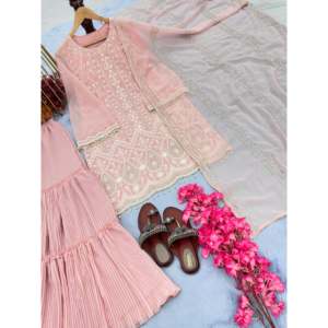 Top y Dupatta de Chifón Hechos a Mano por Diseñadores, Hermoso Conjunto para Fiesta con Pantalones Plazzo, Aspecto Elegante y Exquisito - Product Image 2