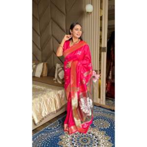 Sari de Seda Suave Elite Weaves Ikkat Patola con Motivos Meenakari, Pallu de Pavo Real y Borde de Zari Dorado para Vestidos de Boda - Product Image 4