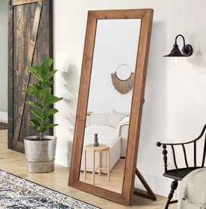 Espejo clásico de cuerpo entero con base de caballete de madera, presenta un acabado castaño excepcionalmente rico. Disponible a precio de mayorista. - Product Image 1