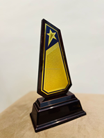 Elegante Trofeo de Madera Personalizable, Duradero y de Alta Calidad, Grabado en Oro, Impresión Tipográfica, Logotipo Personalizado para Empresas