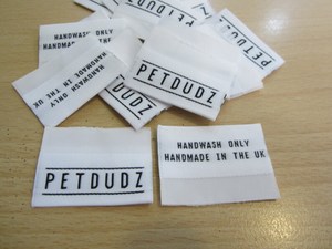 Étiquettes tissées de qualité supérieure pour vêtements, logo personnalisé imprimé par transfert thermique, étiquettes personnalisées pour vêtements, étiquettes tissées avec nom. - Product Image 3