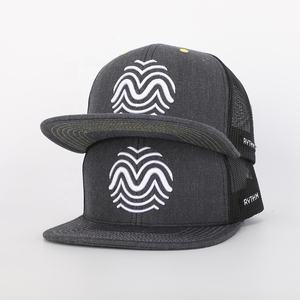 Gorra de camionero de algodón gris de 6 paneles con logotipo bordado personalizado de alta calidad al por mayor, gorra snapback de malla con visera plana deportiva OEM para hombre - Product Image 6