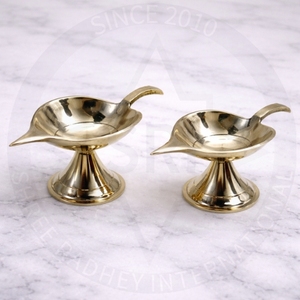 SHREE RADHEY INTERNATIONAL Antique Brass Paan Deep Diya Handcrafted Leaf Shape Oil <b>Lamp</b> Pooja Temple Home Decor Diwali - Product Image 2