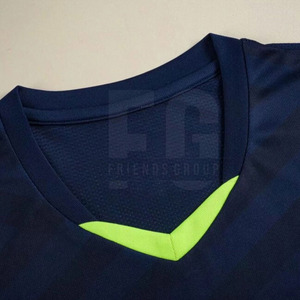 เสื้อฟุตบอลแขนสั้นผู้ชายคอลเลคชั่นใหม่ พิมพ์ลายแบบซับลิเมชั่น ชุดฟุตบอลแห้งเร็ว เป็นมิตรกับสิ่งแวดล้อม ผลิตจากโพลีเอสเตอร์ 100% - Product Image 3