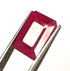 พลอยทับทิมแอฟริกันธรรมชาติ 8.50 กะรัต ทรงเหลี่ยมมรกต - Product Image 3