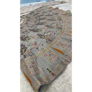 Magnifiques robes de mariée Lehenga Choli avec des paillettes de fil et des travaux de Dori - Product Image 3