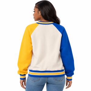 Sudadera de cuello redondo con letras de chenilla en la manga opuesta, estilo Neutral Opposite de Sigma Gamma Rho, con bolsillo canguro, en azul real y mangas raglán doradas. - Product Image 2