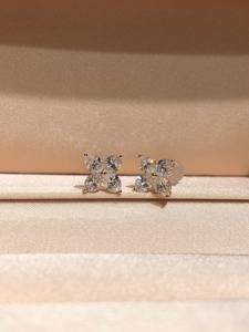 Pendientes de Oro Blanco de 14K con Diamantes Cultivados en Laboratorio en Forma de Trébol, Pendientes Minimalistas con Diamantes en Forma de Flor para Mujer, Joyería Elegante - Product Image 2