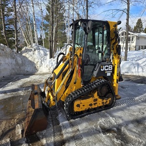 Chargeuse compacte JCB 1CXT durable avec moteur 50HP 60KW et pompe hydraulique pour les opérations agricoles et de construction intensives - Product Image 3