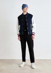 Gorro Personalizable de Doble Capa, Transpirable e Impermeable, con Bordado 3D, Letra Impresa, Estilo Atemporal para Otoño e Invierno - Product Image 3