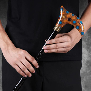 Canne de marche de luxe en noyer avec finition lisse, bâton de marche en bois fait main pour hommes, hauteur réglable - Product Image 4