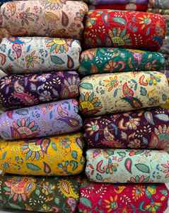 Tissu crêpe naturel HONEY LACE de haute qualité, non tissé, tricoté chaîne, poids moyen, polyester/nylon/métallique, avec motifs floraux/perles, pour mariage - Product Image 1