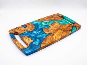 Planche à découper de luxe en bois d'acacia et résine époxy, fabriquée à la main, pour la cuisine, le service et la préparation des aliments - Product Image 6